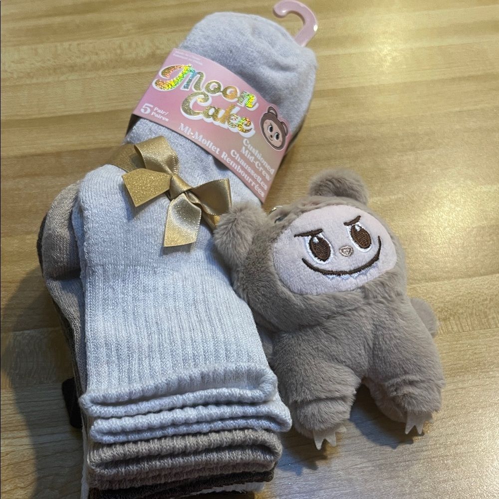 #1167**Gray Kids Socks with Plush Toy - Picture 1 of 3